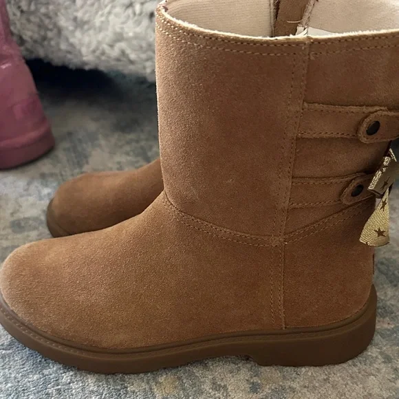 UGG Kids Tan bailey Boots with Starry Bow - Picture 2 of 9